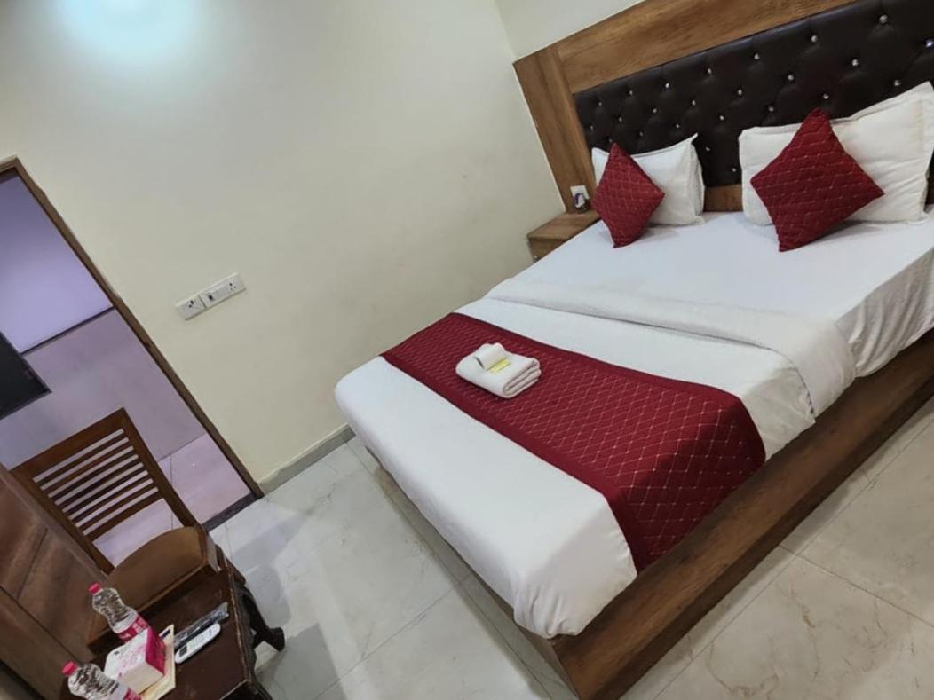 Hotel Redton New Delhi Exterior photo